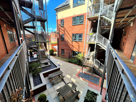 Deluxe En-Suite 6 bed student flat to rent on Woodgate, Loughborough, LE11