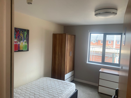 Deluxe En-Suite Behn Hall 6 bed student flat to rent on Parham Road, Canterbury, CT1