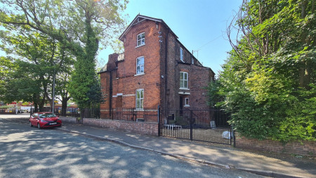 10 bed student house to rent on Wilmslow Road, Manchester, M14