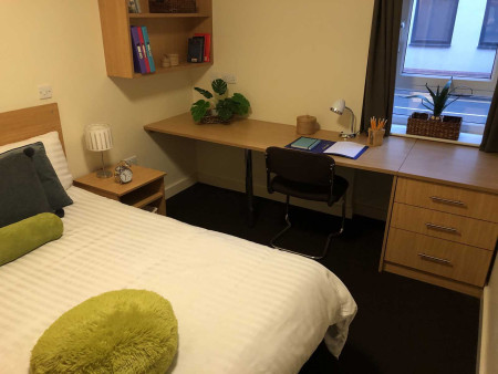 Two Bedroom Apartment 2 bed student flat to rent on Woodgate, Loughborough, LE11