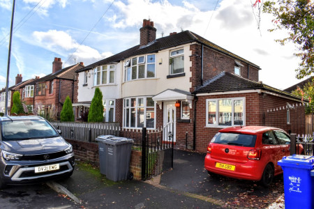 6 bed student house to rent on Mornington Crescent, Manchester, M14