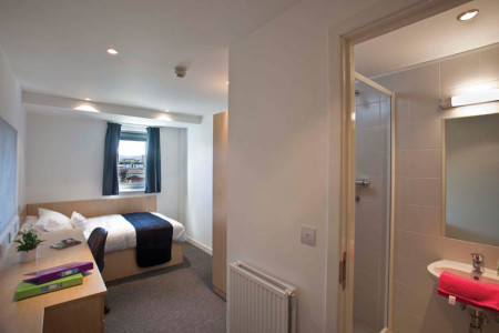 Classic Ensuite 5 bed student flat to rent on West Granton Road, Edinburgh, EH5