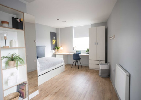 Large Premium En Suite Student flat to rent on Glossop Road, Cardiff, CF24