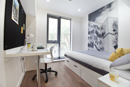 Premier 3 Bed 3 bed student flat to rent on Montgomery Street, Edinburgh, EH7