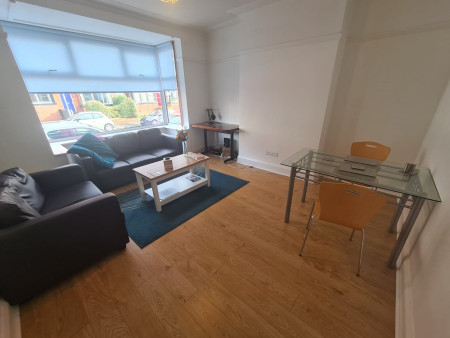 4 bed student house to rent on Estcourt Avenue, Leeds, LS6