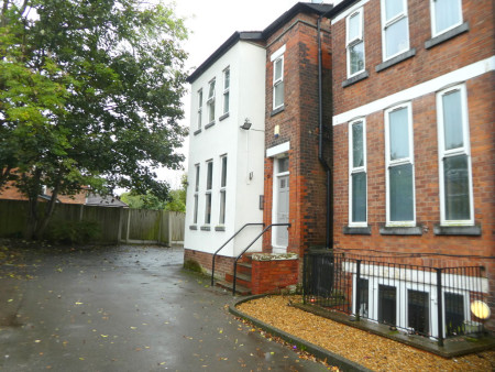Student studio flat to rent on Egerton Road, Manchester, M14