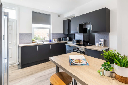 6 bed student house to rent on Delph Lane, Leeds, LS6