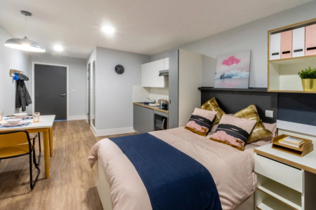 Superior Plus Studio Student flat to rent on West Way, Botley,, Oxford, OX2