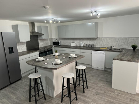Large Ensuite 5 bed student flat to rent on Marsh Lane, Preston, PR1