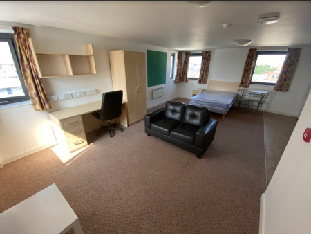 Studio Student flat to rent on Marsh Lane, Preston, PR1