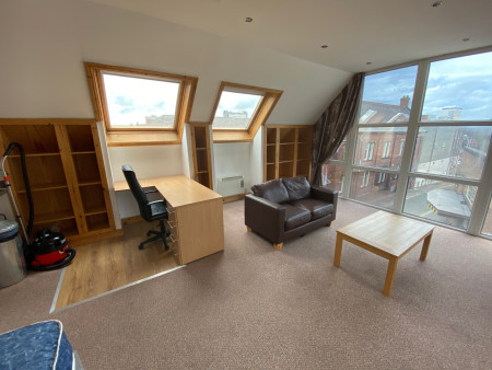 Studio Student flat to rent on Marsh Lane, Preston, PR1
