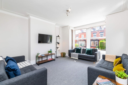 8 bed student house to rent on Headingley Avenue, Leeds, LS6