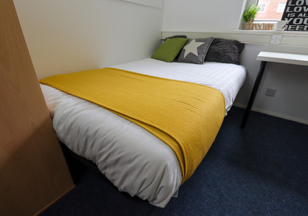 Standard 10 bed student flat to rent on Royal Cres Road, Southampton, SO14