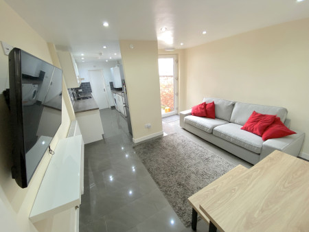4 bed student house to rent on St. Georges Road, Coventry, CV1