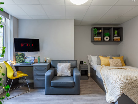 Luxury Studio Student flat to rent on Cromwell Range, Manchester, M14