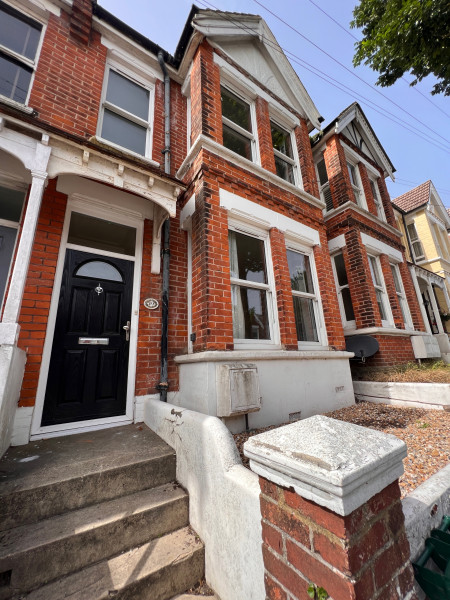 6 bed student house to rent on Hollingbury Park Avenue, Brighton, BN1