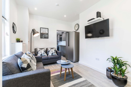 6 bed student house to rent on Delph Lane, Leeds, LS6