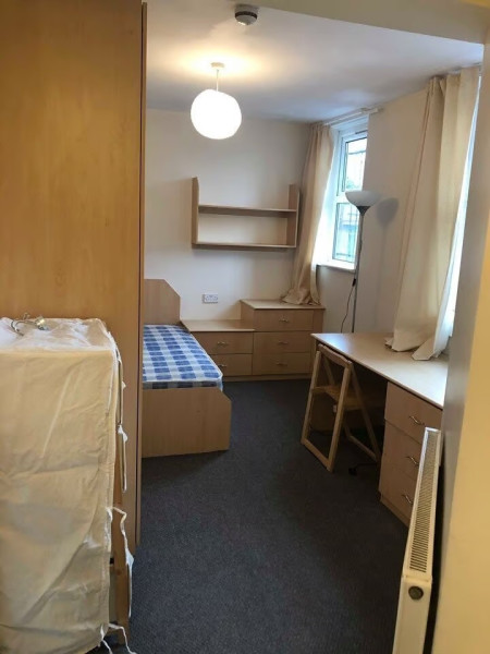 5 bed student house to rent on Estcourt Avenue, Leeds, LS6