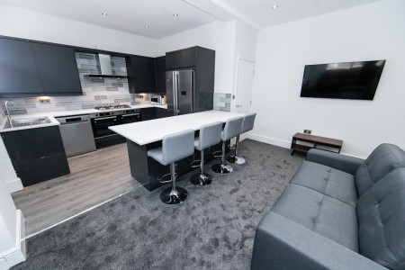 8 bed student house to rent on Delph Lane, Leeds, LS6