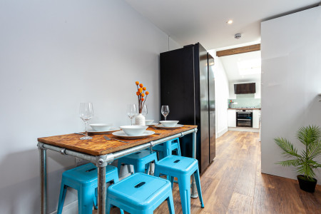6 bed student house to rent on Wallace Avenue, Manchester, M14