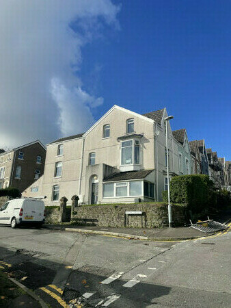 2 bedroom flat 2 bed student flat to rent on Finsbury terrace, Swansea, SA2