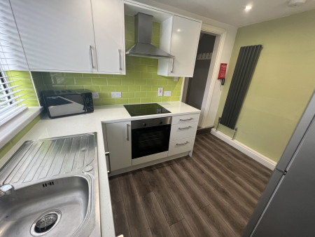 1 bed student house to rent on Salmon Grove, Hull, hu67sl