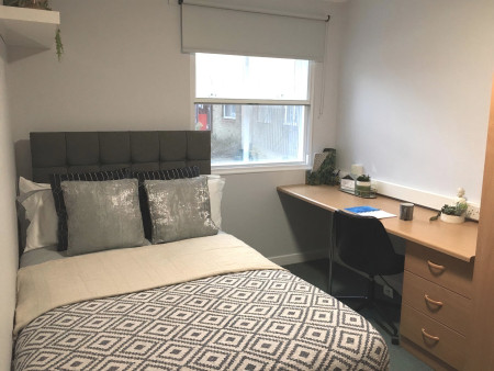 Classic Ensuite Plus Student flat to rent on New Cross Road, London, SE14