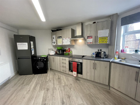 3 bed student house to rent on Brighton Grove, Newcastle, NE4