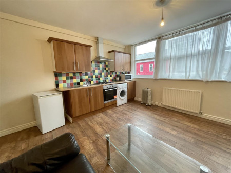 Student studio flat to rent on High Street, Newcastle, NE8