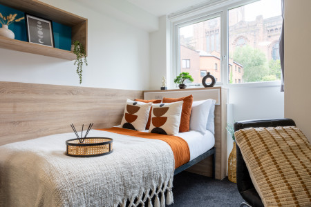 Silver Ensuite Small 5 bed student flat to rent on Cathedral Close, Liverpool, L1