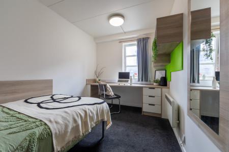 Silver Non Ensuite - Large 4 bed student flat to rent on Lower Chatham Street, Manchester, M1