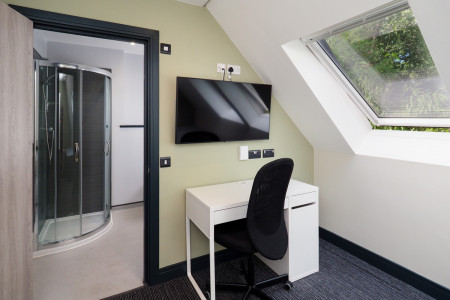 Cedar Penthouse  Ensuite 4 bed student flat to rent on Woodland Way, Canterbury, CT2