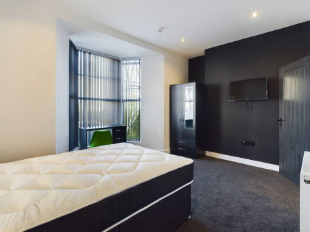 9 bed student house to rent on Christina Street, Swansea, SA1