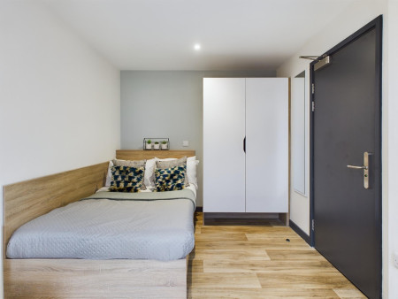 Ensuite Townhouse Student flat to rent on Stoney Stanton Road, Coventry, CV1