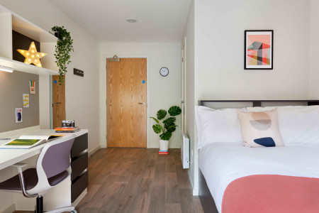 Deluxe En-suite 5 bed student flat to rent on Gorgie Road, Edinburgh, EH11
