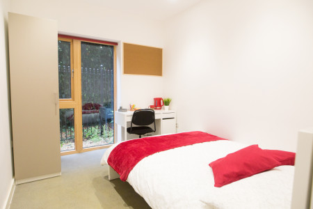 Broad Lane, Double room with ensuite 7 bed student flat to rent on Broad Lane, Coventry, CV5