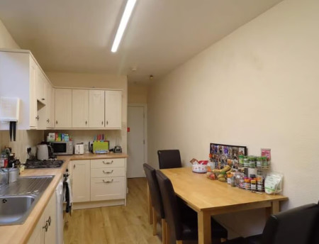 5 bed student house to rent on Blandford Gardens, Leeds, LS2