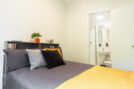 Large Ensuite 4 bed student flat to rent on Albany Road, Coventry, CV5