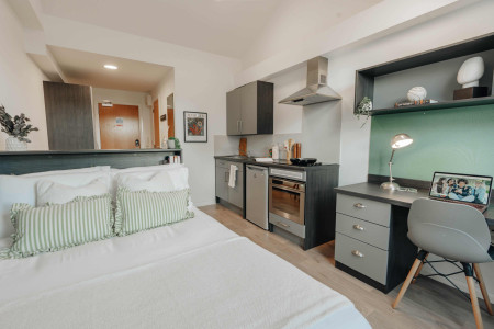 Silver Plus Studio Riverside Student flat to rent on Midland Road, Bath, BA1