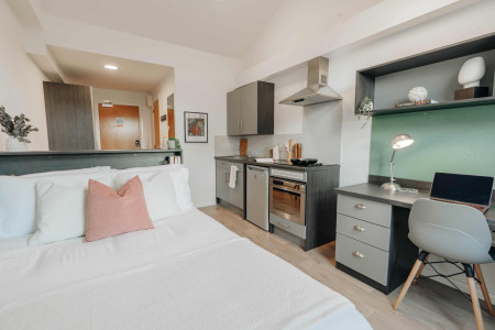 Silver Plus Studio Parkside Student flat to rent on Midland Road, Bath, BA1