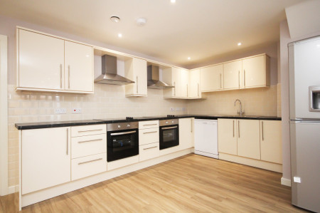 17 bed student house to rent on Well Meadow Drive, Sheffield, S3