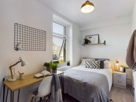 12 bed student house to rent on Upper Allen Street, Sheffield, S3