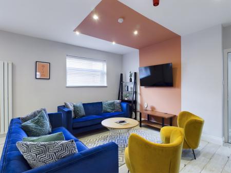 2 bed student house to rent on RUSKIN AVENUE, Manchester, M4