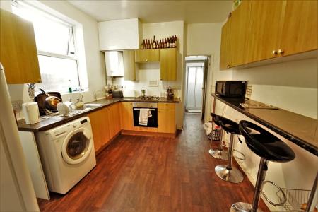 6 bed student house to rent on 40 Melton Road, West Bridgford, Nottingham, NG2 7N, Nottingham, NG2