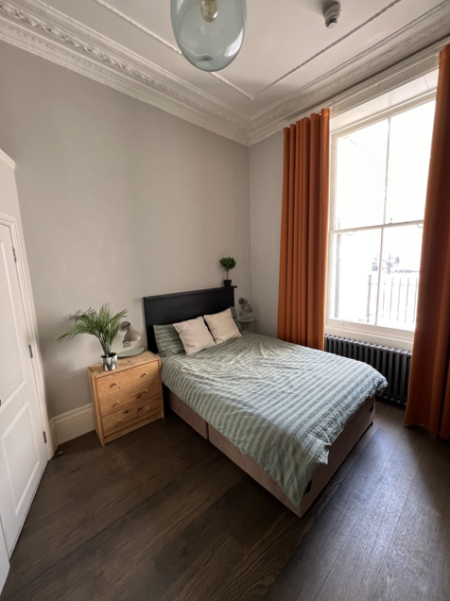 Classic Studio Student flat to rent on Leinster Square, London, W2