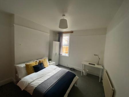 Elizabeth Way photo 2