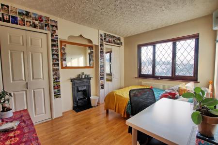 Elizabeth Way photo 1