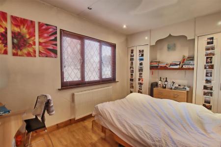 Elizabeth Way photo 5