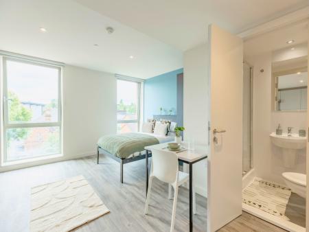 Gold Plus Studio Student flat to rent on 1-3 Dogpool Lane, Birmingham, B30