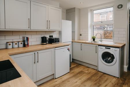 6 bed student house to rent on Burley Lodge Road, Leeds, LS6